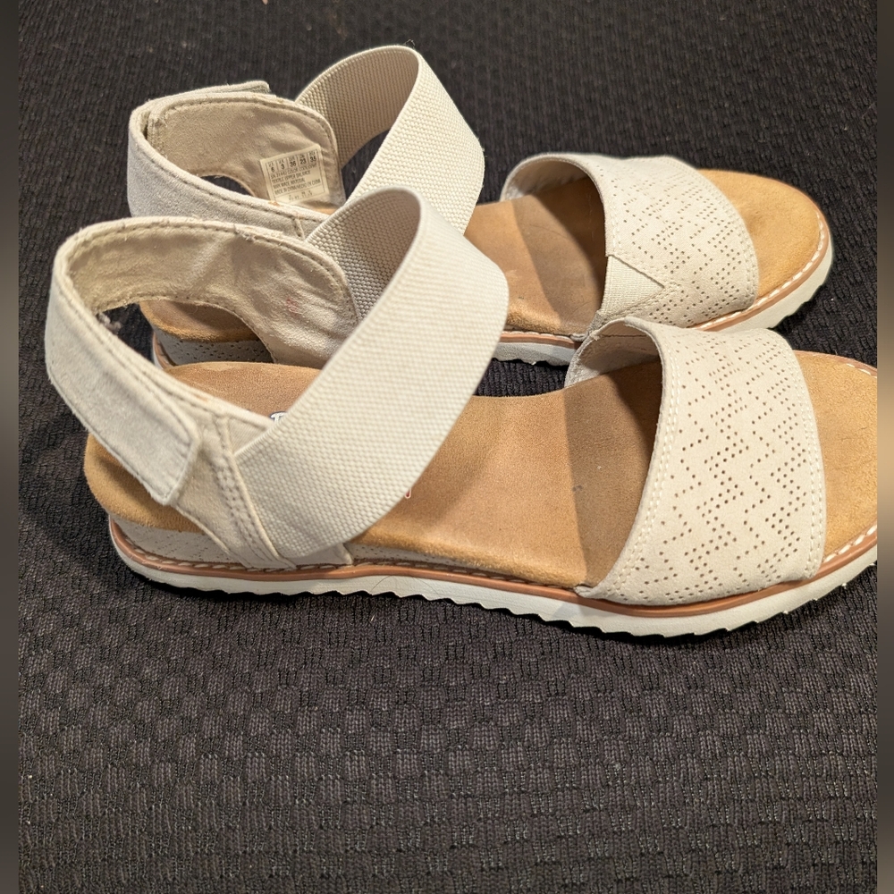 Bob's By Skechers Memory Foam Sandals Size 6